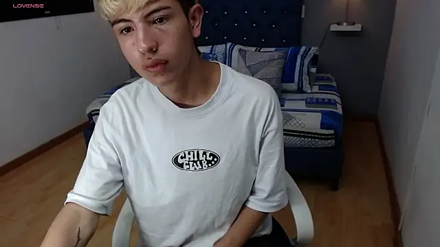 Snapshot of matteo_foxx chatting on February 24, 7:19 pm matteo foxx online show from February 24, 7:19 pm