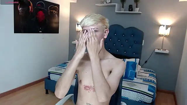 Snapshot of matteo_foxx chatting on February 25, 8:09 pm matteo foxx online show from February 25, 8:09 pm