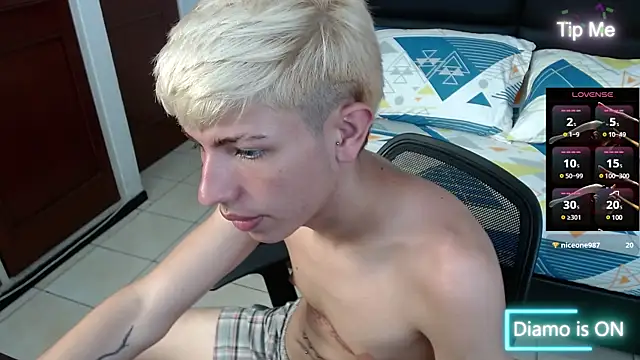 Snapshot of matteo_foxx chatting on March 3, 10:10 pm matteo foxx online show from March 3, 10:10 pm