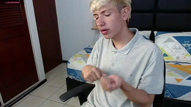 Snapshot of matteo_foxx chatting on March 8, 2:34 am matteo foxx online show from March 8, 2:34 am