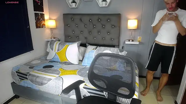 Snapshot of matteo_foxx chatting on March 10, 7:07 pm matteo foxx online show from March 10, 7:07 pm