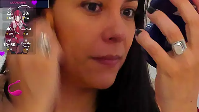 Snapshot of isabellarous- chatting on June 9, 11:11 am isabellarous- online show from June 9, 11:11 am