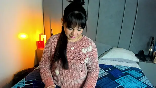 laura hotties online show from March 20, 1:05 pm