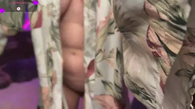 Snapshot of Velvettouch_ chatting on February 26, 11:15 pm Velvettouch  online show from February 26, 11:15 pm