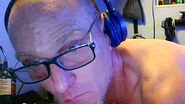 Snapshot of PornStro921 chatting on May 30, 9:23 pm PornStro921 online show from May 30, 9:23 pm