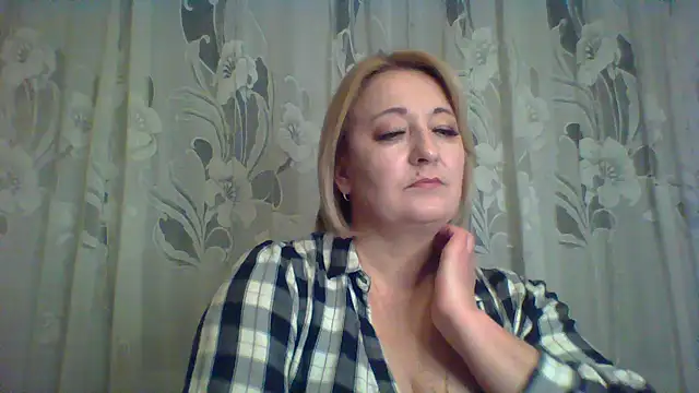 Snapshot of ArielXLoveresss chatting on February 23, 4:24 pm ArielXLoveresss online show from February 23, 4:24 pm