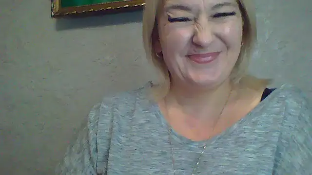 Snapshot of ArielXLoveresss chatting on October 16, 3:02 pm ArielXLoveresss online show from October 16, 3:02 pm
