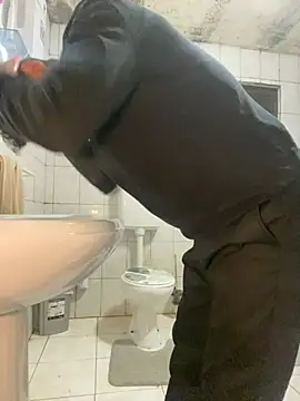 Snapshot of rogerdik76 chatting on February 4, 6:30 am rogerdik76 online show from February 4, 6:30 am