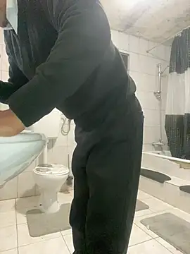 Snapshot of rogerdik76 chatting on February 20, 6:48 am rogerdik76 online show from February 20, 6:48 am