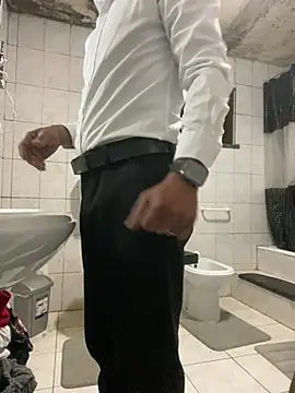 rogerdik76 online show from April 13, 5:24 am