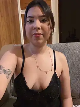 KiaraCut online show from April 7, 10:09 pm