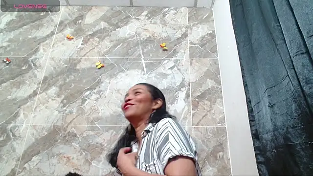 Snapshot of kima_leds chatting on May 6, 12:52 am kima leds online show from May 6, 12:52 am