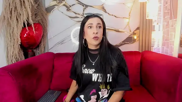 Snapshot of Bella_williamss_ chatting on June 15, 7:38 pm Bella williamss online show from June 15, 7:38 pm