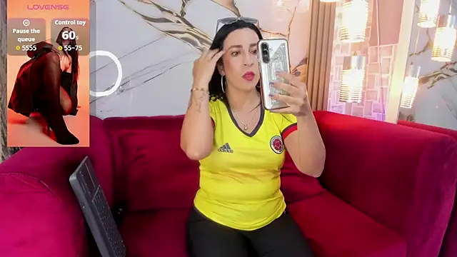 Snapshot of Bella_williamss_ chatting on July 3, 6:47 pm Bella williamss online show from July 3, 6:47 pm