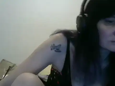 Hotmodel1984 online show from February 13, 10:50 pm