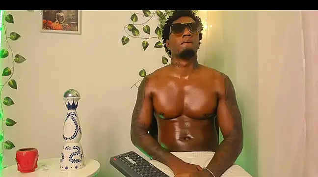 Snapshot of LOGAN_DRAKE chatting on March 7, 6:46 am LOGAN DRAKE online show from March 7, 6:46 am