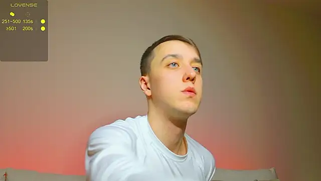 Snapshot of your_super_hero chatting on February 8, 7:39 pm your super hero online show from February 8, 7:39 pm