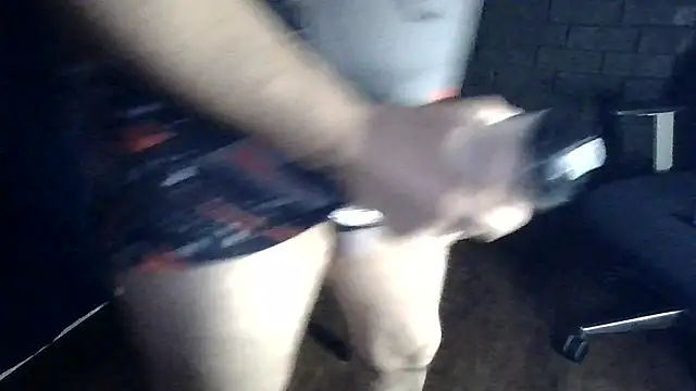 Snapshot of KiPumpdoggo chatting on March 17, 1:21 am KiPumpdoggo online show from March 17, 1:21 am