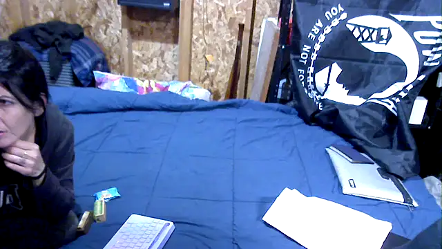 Snapshot of SillyRabbitz chatting on November 6, 3:07 am SillyRabbitz online show from November 6, 3:07 am