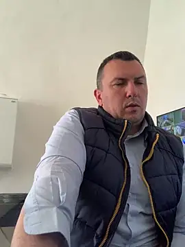 Mike8523 online show from April 21, 9:37 am