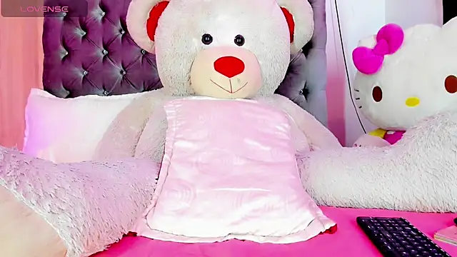 Julie Lovelyx1 online show from March 20, 7:03 am