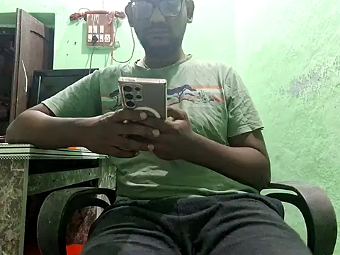 Snapshot of wildfun_ chatting on December 5, 8:34 am wildfun online show from December 5, 8:34 am