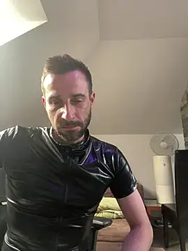 Snapshot of gryzoon chatting on April 23, 5:19 am gryzoon online show from April 23, 5:19 am