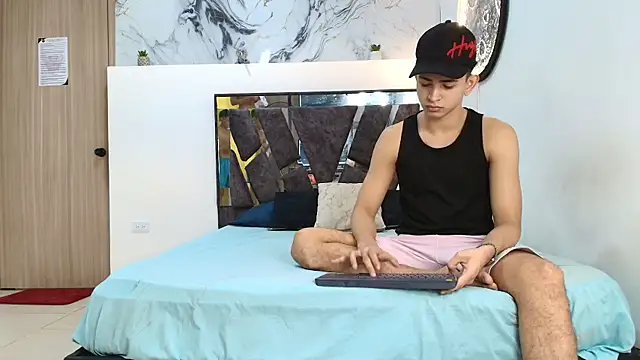 KING OFF BOYS online show from November 3, 1:23 pm