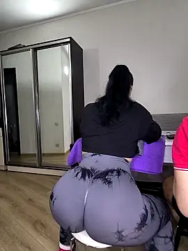 Snapshot of _KissMyAss_ chatting on February 1, 6:39 pm KissMyAss online show from February 1, 6:39 pm