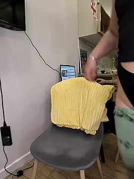 Snapshot of _KissMyAss_ chatting on April 24, 11:51 pm KissMyAss online show from April 24, 11:51 pm