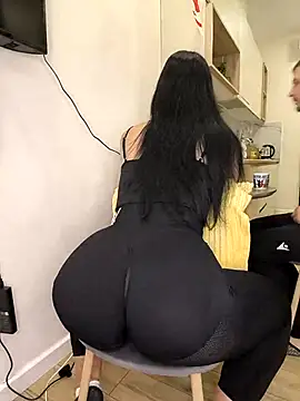 Snapshot of _KissMyAss_ chatting on May 1, 5:39 pm KissMyAss online show from May 1, 5:39 pm