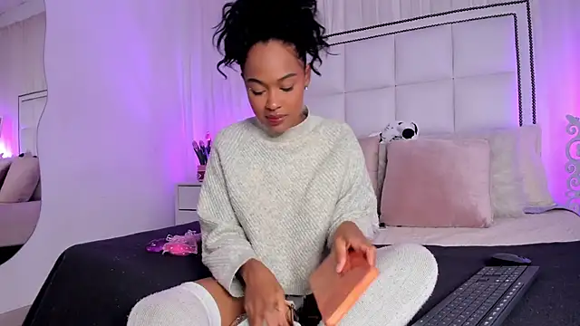 Snapshot of jlmackenzie chatting on March 7, 12:45 pm jlmackenzie online show from March 7, 12:45 pm