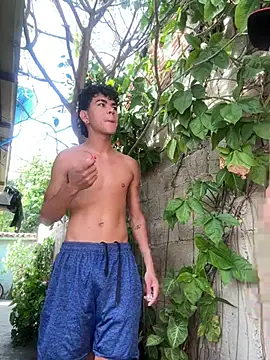 Snapshot of twinks_28 chatting on May 30, 12:35 pm twinks 28 online show from May 30, 12:35 pm