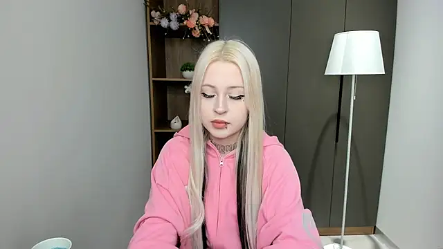 Snapshot of JoanColdwell chatting on February 27, 5:02 am JoanColdwell online show from February 27, 5:02 am