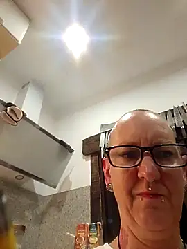 Snapshot of Emma_Milf25 chatting on November 15, 7:21 pm Emma Milf25 online show from November 15, 7:21 pm