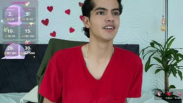 Snapshot of Maximoherrera_16 chatting on April 18, 1:26 pm Maximoherrera 16 online show from April 18, 1:26 pm
