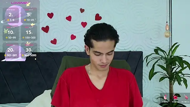 Snapshot of Maximoherrera_16 chatting on April 24, 1:13 pm Maximoherrera 16 online show from April 24, 1:13 pm