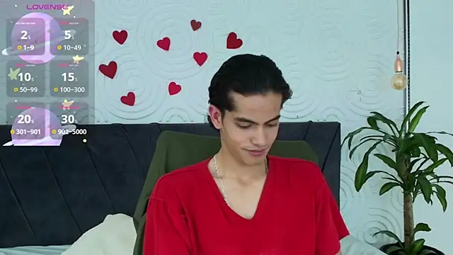 Snapshot of Maximoherrera_16 chatting on April 25, 12:19 pm Maximoherrera 16 online show from April 25, 12:19 pm