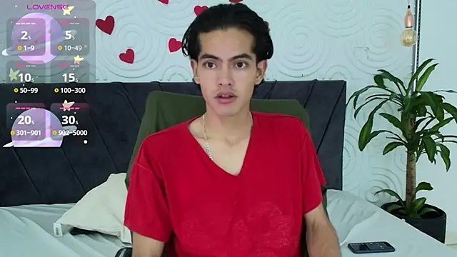 Snapshot of Maximoherrera_16 chatting on May 15, 12:23 pm Maximoherrera 16 online show from May 15, 12:23 pm