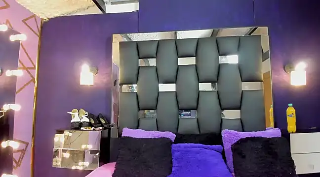 EMYCLARK01 online show from March 7, 7:05 pm