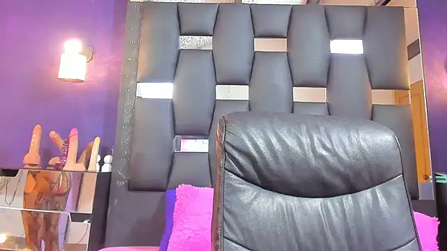 Snapshot of EMYCLARK01 chatting on May 31, 12:45 pm EMYCLARK01 online show from May 31, 12:45 pm
