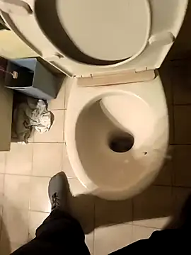 Snapshot of Andros1975 chatting on September 28, 10:37 pm Andros1975 online show from September 28, 10:37 pm