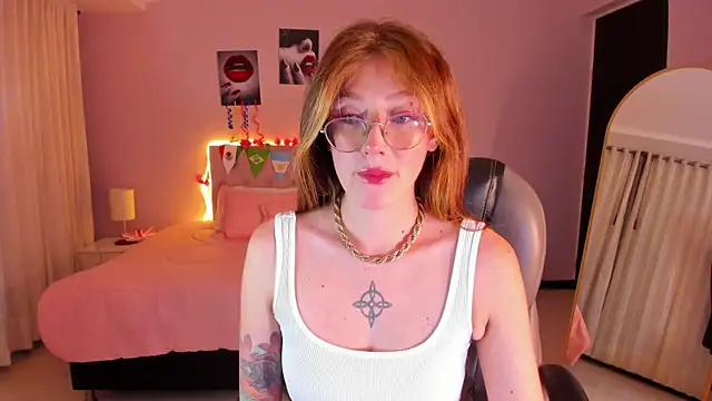 Snapshot of Emily_Warren_ chatting on June 20, 8:33 pm Emily Warren online show from June 20, 8:33 pm