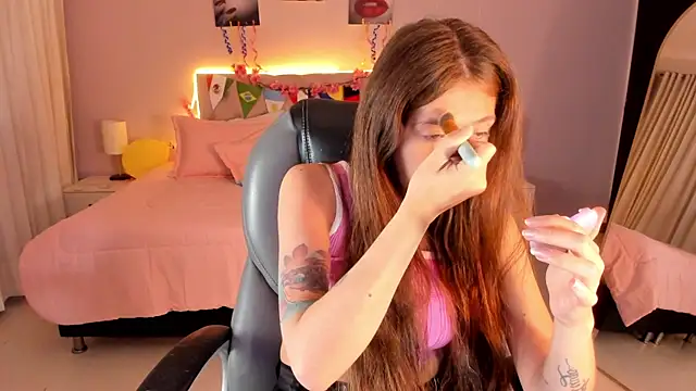 Snapshot of Emily_Warren_ chatting on July 2, 8:26 pm Emily Warren online show from July 2, 8:26 pm