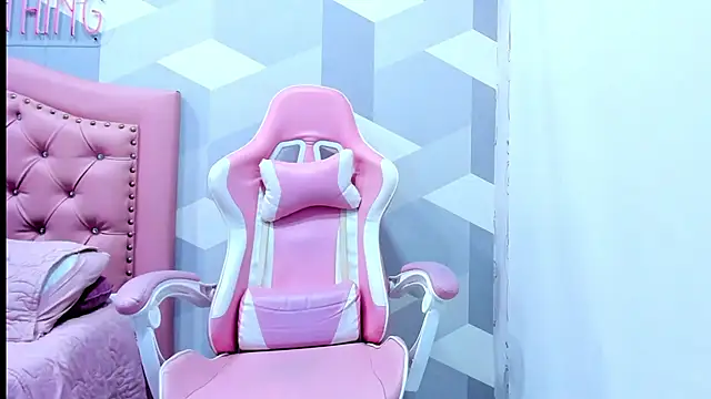 Snapshot of Gianna_Watson chatting on March 4, 1:17 pm Gianna Watson online show from March 4, 1:17 pm