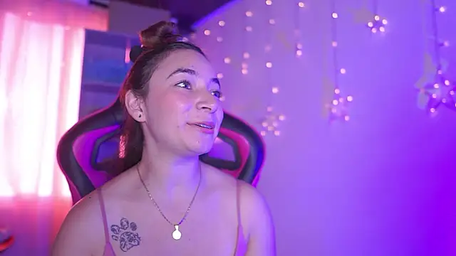 Snapshot of issa_monterrey chatting on February 3, 10:26 pm issa monterrey online show from February 3, 10:26 pm