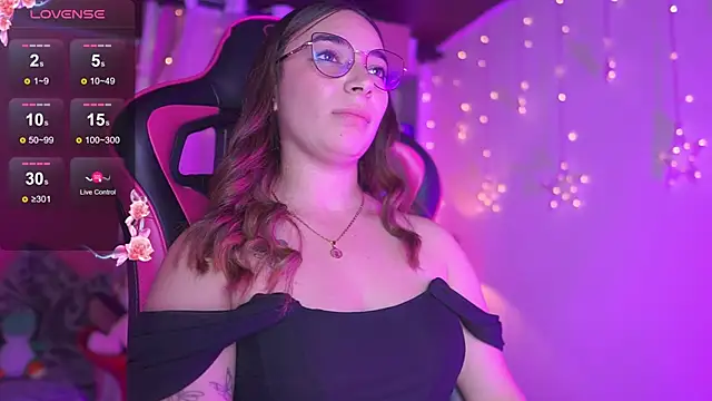 Snapshot of issa_monterrey chatting on February 9, 10:14 pm issa monterrey online show from February 9, 10:14 pm