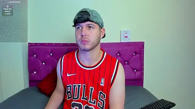 Snapshot of matthewlatin chatting on February 6, 3:04 pm matthewlatin online show from February 6, 3:04 pm