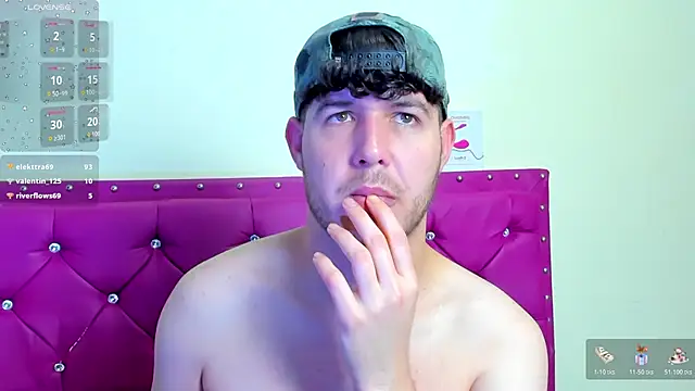 Snapshot of matthewlatin chatting on February 8, 12:58 am matthewlatin online show from February 8, 12:58 am