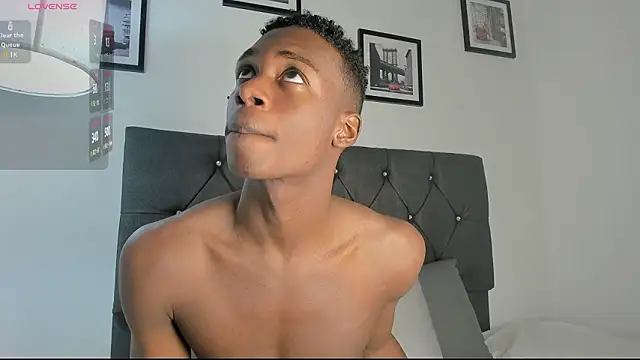 Snapshot of noah_johes chatting on March 22, 3:32 am noah johes online show from March 22, 3:32 am